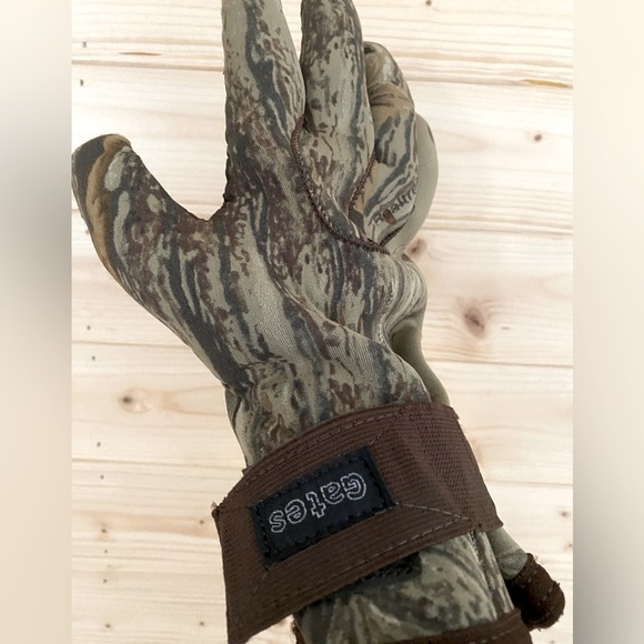 Gates REALTREE Camo Grip Adjustable Wrist Secure Fit Medium Hunting Gloves - Picture 5 of 11